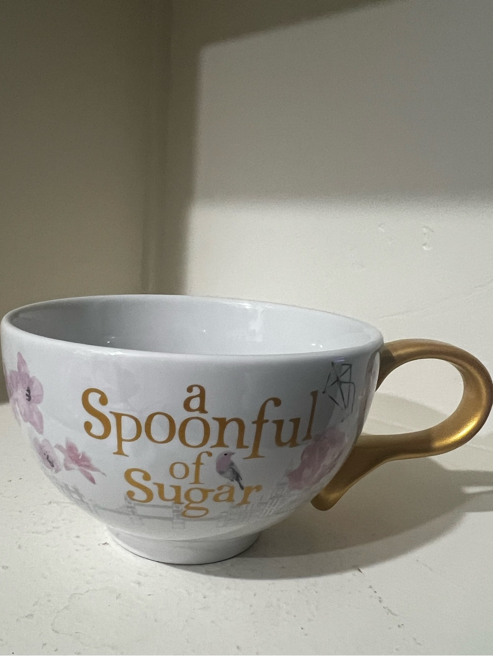 Disney Parks Mary Poppins coffee mug. 15oz.